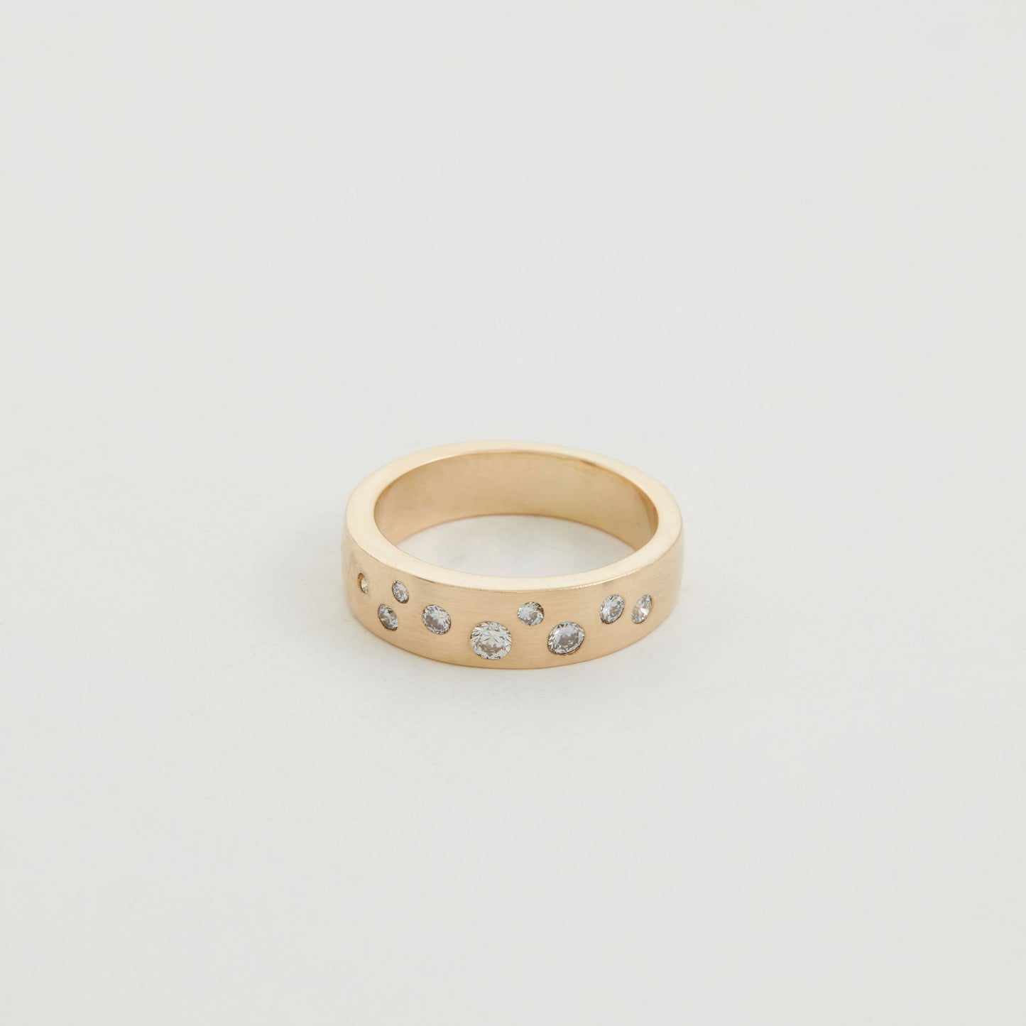 14Ct Yellow Gold Dress Ring Set With Diamonds.