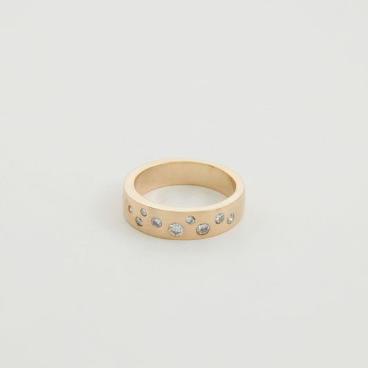 14Ct Yellow Gold Dress Ring Set With Diamonds.