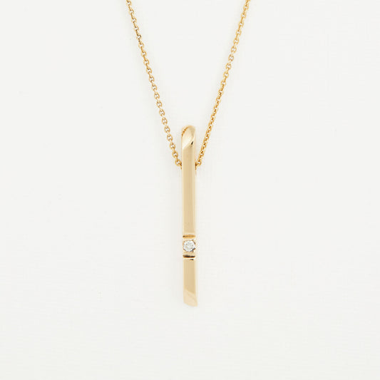 Elegant Gold Pendant With Diamond And Gold Chain.